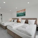 Daire 150qm 8 Personen Neuss, Duesseldorf Mit Terrasse, Parkplatz, Kueche *