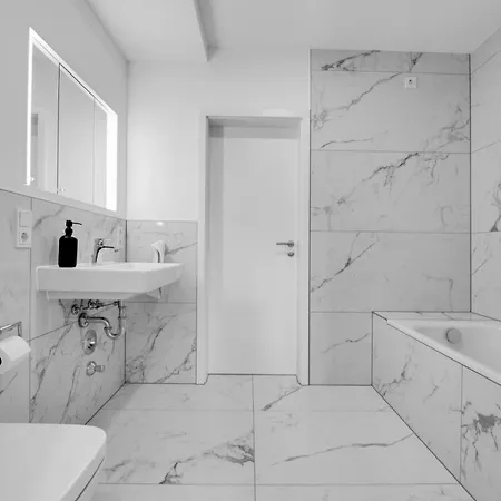 150qm 8 Personen Neuss, Duesseldorf Mit Terrasse, Parkplatz, Kueche Neuss