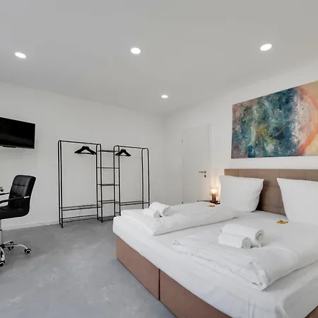 150qm 8 Personen Neuss, Duesseldorf Mit Terrasse, Parkplatz, Kueche *