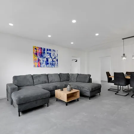 Апартаменты Luxus Apartment 150Qm 3 Sz Bis 8 Pers Terrasse Messe Duesseldorf 15 Min Нойс