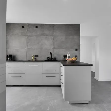 150qm 8 Personen Neuss, Duesseldorf Mit Terrasse, Parkplatz, Kueche Lägenhet *