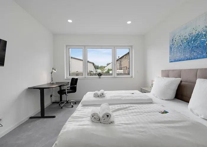 150qm 8 Personen Neuss, Duesseldorf Mit Terrasse, Parkplatz, Kueche Lejlighed *