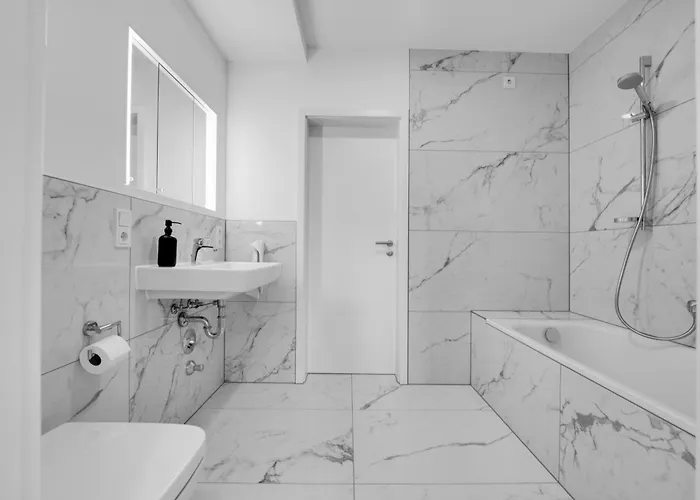 150qm 8 Personen Neuss, Duesseldorf Mit Terrasse, Parkplatz, Kueche Neuss