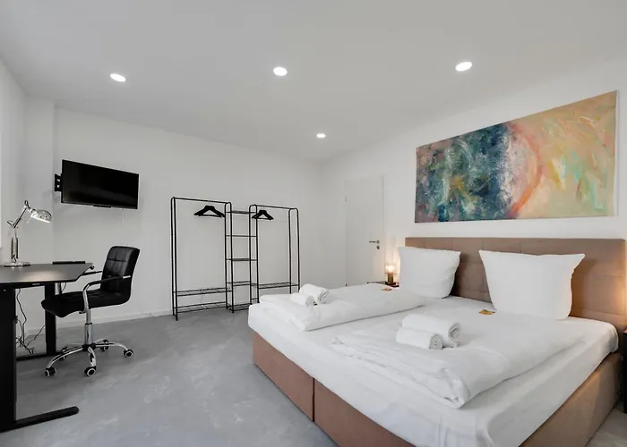 150qm 8 Personen Neuss, Duesseldorf Mit Terrasse, Parkplatz, Kueche *