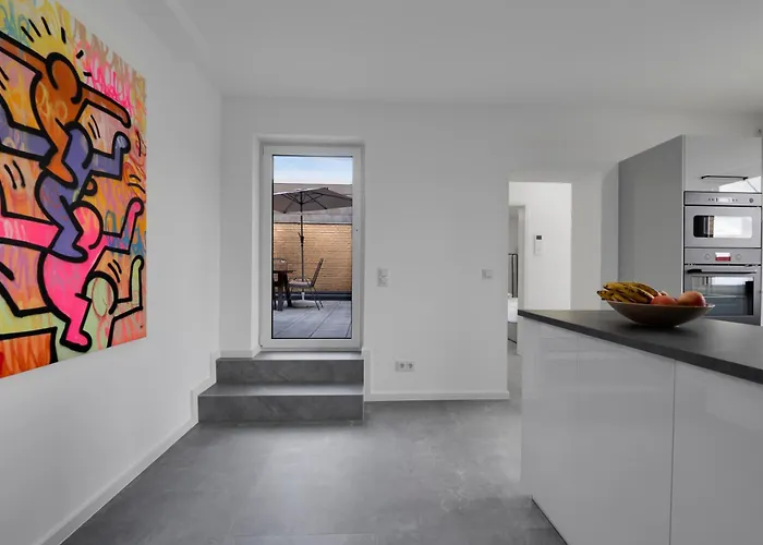 150qm 8 Personen Neuss, Duesseldorf Mit Terrasse, Parkplatz, Kueche * Neuss